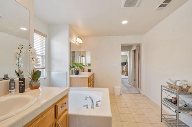 367 Sunburst Street, Los Banos CA: https://media.crmls.org/mediaz/a44eeb2a-359a-440c-b370-291983973ec4.jpg