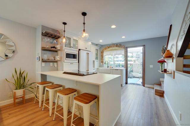 8490 Via Sonoma, La Jolla CA: https://media.crmls.org/mediaz/a44fd4c0-34e1-4844-b389-6c8f202c8d47.jpg