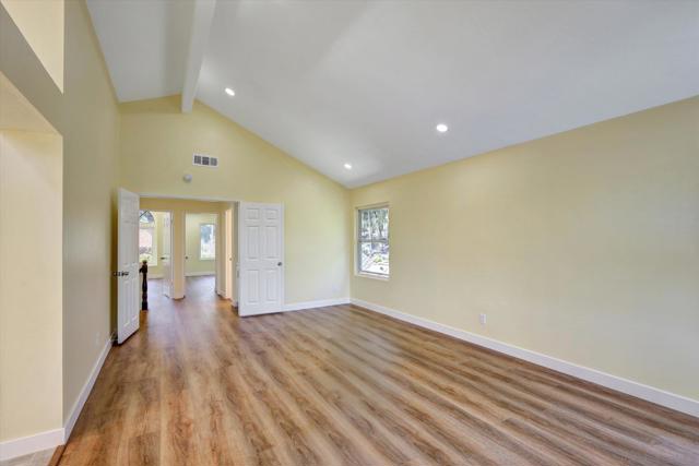 1103 Countrywood Ln, Vista CA: https://media.crmls.org/mediaz/a4500724-da8c-41a1-9656-154cbf0b9f81.jpg