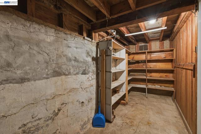 3890 Serrano St, Martinez CA: https://media.crmls.org/mediaz/a4501c5d-3383-4e06-9390-2a1079a8e669.jpg