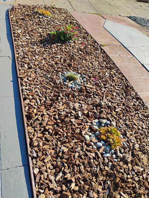 2621 66th Avenue, Oakland CA: https://media.crmls.org/mediaz/a4507be1-4315-42b0-b704-b7a90c6c5128.jpg