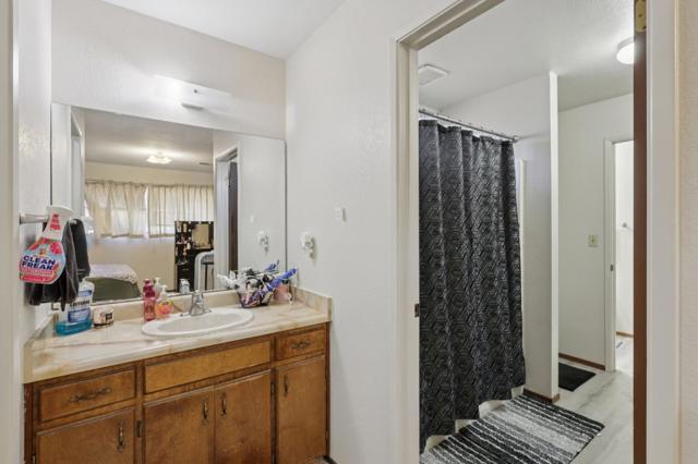 880 Apricot Lane, Hollister CA: https://media.crmls.org/mediaz/a450d1d0-f652-4b4a-8c39-b5dd65d8cfd1.jpg