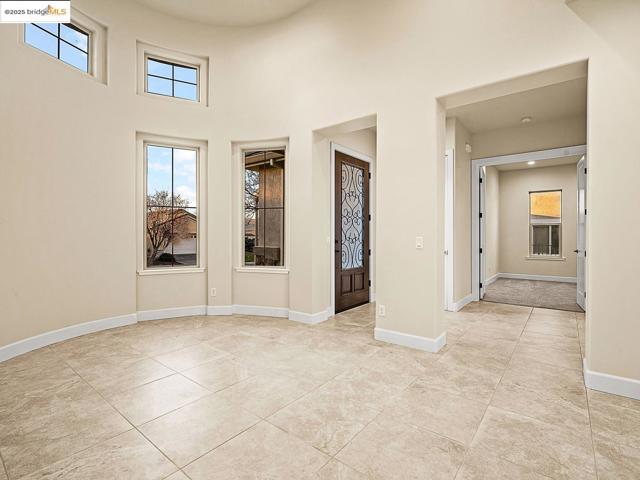 1816 Stone House LN, Lincoln CA: https://media.crmls.org/mediaz/a450f45d-7a5e-4117-a0c5-8d3f345a6dcc.jpg