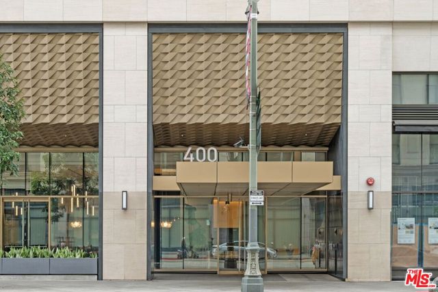 400 S Broadway, Los Angeles CA: https://media.crmls.org/mediaz/a452da2d-04b0-4396-85d3-19fc57df1ebc.jpg