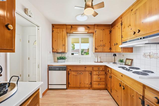 Image 11 of 41 For 5169 Lawler Ave