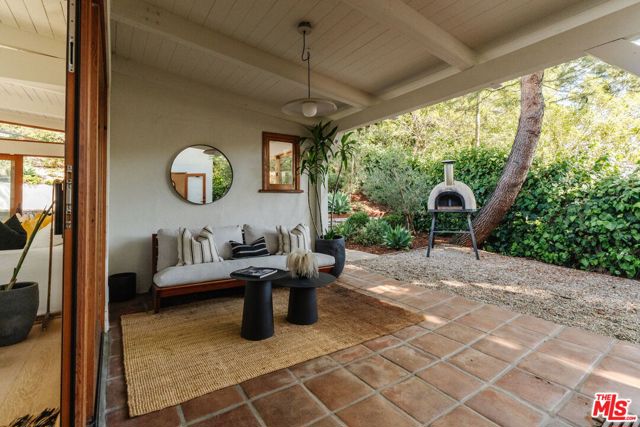 2145 Sunset Crest Drive, Los Angeles CA: https://media.crmls.org/mediaz/a4531952-fa66-4989-8c2d-7107fd6a77f0.jpg
