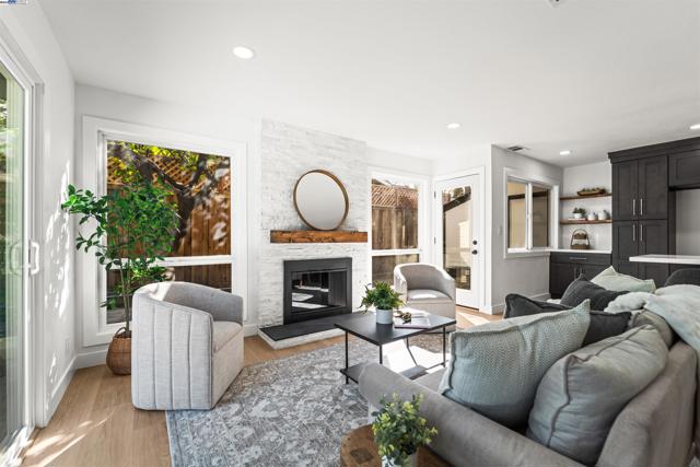 4119 Churchill Dr, Concord CA: https://media.crmls.org/mediaz/a4540626-5d37-40ff-87b4-23373497215a.jpg