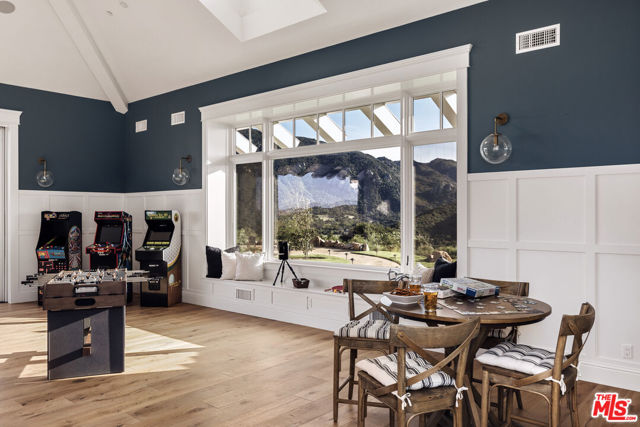 1697 W Potrero Road, Westlake Village CA: https://media.crmls.org/mediaz/a45448ae-f7b8-4ad1-b465-ec79c9898845.jpg