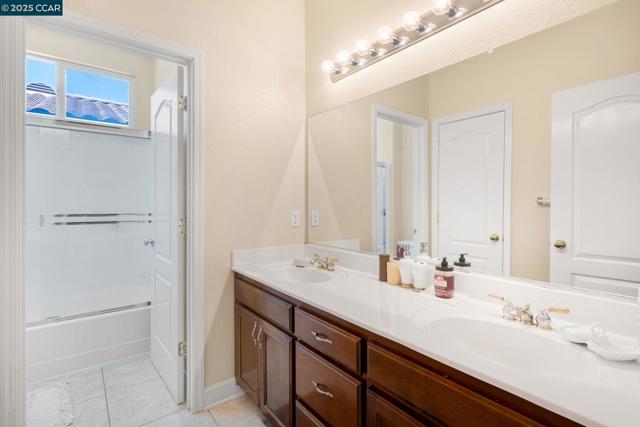 1426 Santa Teresa Dr, Pittsburg CA: https://media.crmls.org/mediaz/a4548437-7196-4c92-ba4c-d74b3a0e4589.jpg