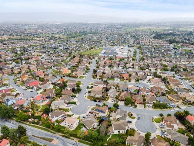 1033 Lewis Street, Salinas CA: https://media.crmls.org/mediaz/a4550dcc-8176-46cc-8333-e3973cdd260e.jpg