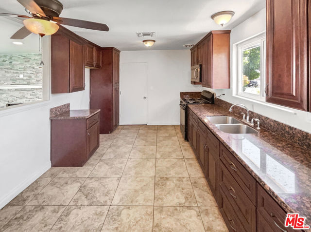 2294 Caldwell Avenue photo 2