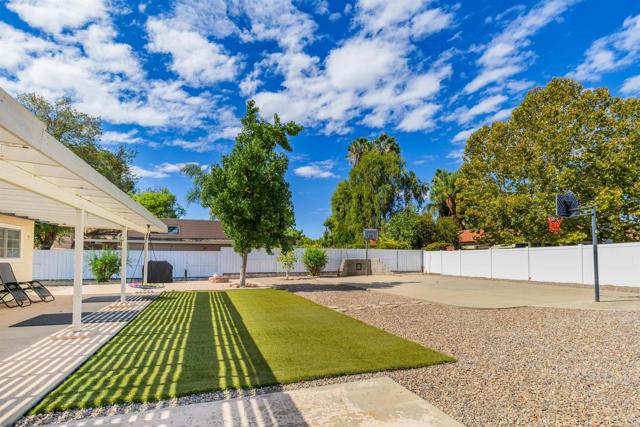 Detail Gallery Image 2 of 37 For 24010 Del Amo Rd, Ramona,  CA 92065 - 3 Beds | 2 Baths