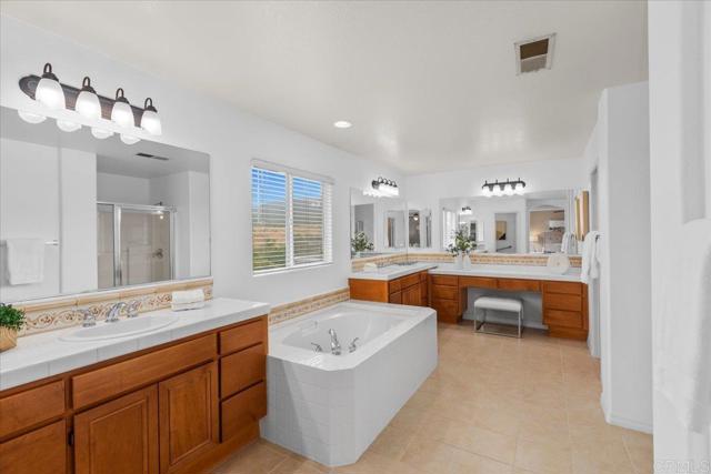 320 Crownview Ct, San Marcos CA: https://media.crmls.org/mediaz/a455ff61-aa35-400a-ae95-6ea8811bf17d.jpg
