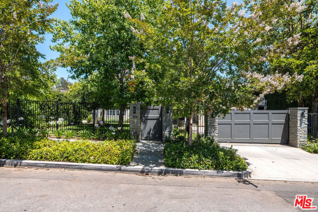 334 S Westgate Avenue, Los Angeles CA: https://media.crmls.org/mediaz/a4561757-d8ca-4351-ab4d-a4912d5c7c85.jpg