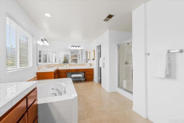 320 Crownview Ct, San Marcos CA: https://media.crmls.org/mediaz/a456a445-d28d-4ce6-81a5-2abb3d614388.jpg