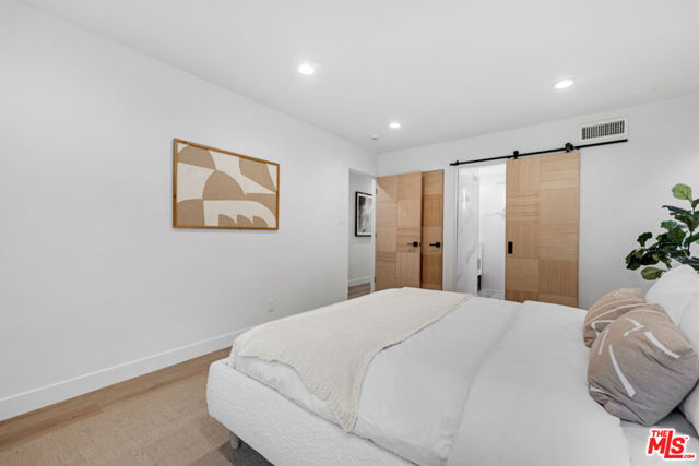 418 N Bowling Green Way, Los Angeles CA: https://media.crmls.org/mediaz/a457042a-2cd1-4562-ba04-e3c2039daddb.jpg