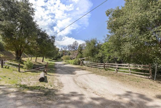 26742 San Felipe Rd, Warner Springs CA: https://media.crmls.org/mediaz/a4573381-3862-4cd6-99cb-de4d270e9592.jpg