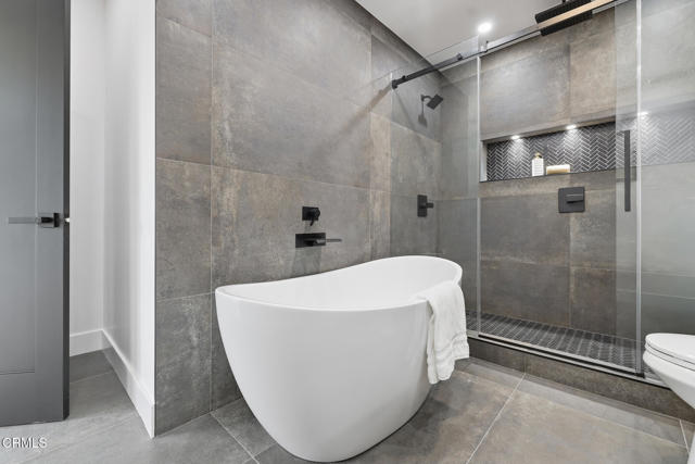 Detail Gallery Image 20 of 63 For 2001 Kenilworth Avenue Ave, Los Angeles,  CA 90039 - 4 Beds | 4 Baths