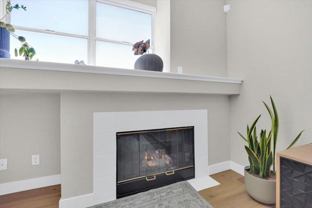 401 Baltic Circle,  CA: https://media.crmls.org/mediaz/a4577736-abc1-4e8e-a783-a818987761a6.jpg