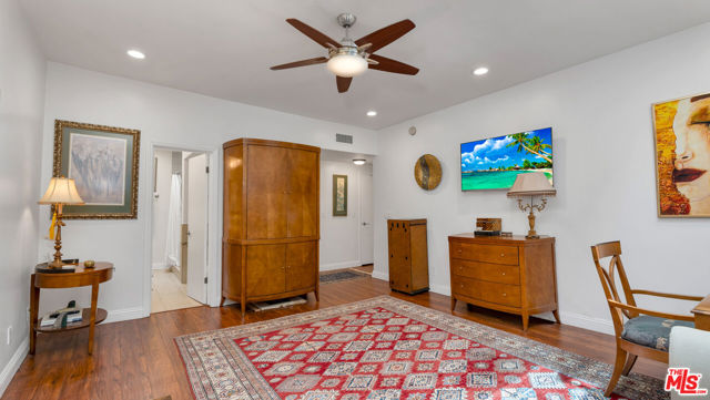 1434 Greenfield Avenue, Los Angeles CA: https://media.crmls.org/mediaz/a457874d-32a9-42f0-abb7-56414e6d4dbc.jpg
