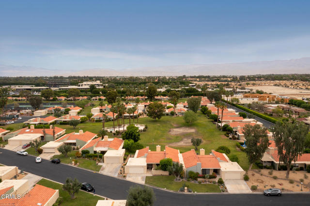 72460 Rodeo Way, Rancho Mirage CA: https://media.crmls.org/mediaz/a457b465-06d0-4543-8edf-4616dbc2609d.jpg