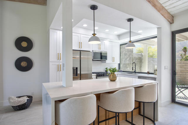 842 N Calle De Pinos, Palm Springs, CA 92262