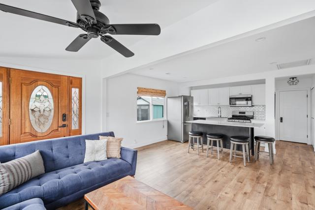 1009 S Cleveland Street, Oceanside CA: https://media.crmls.org/mediaz/a458d161-78cd-4d7c-9813-818d0fb29f5b.jpg