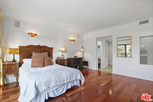 801 Ocean Avenue, Santa Monica CA: https://media.crmls.org/mediaz/a45909ef-7654-4350-b212-1a38d6165a2f.jpg
