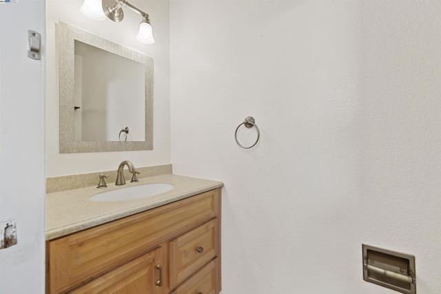 Image 3 of 42 For 300 Locust Dr  6