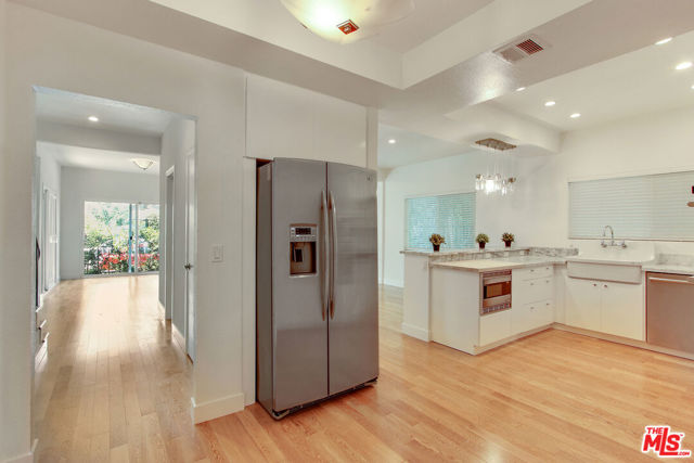 828 Westmount Drive, West Hollywood CA: https://media.crmls.org/mediaz/a45a70ed-f097-4a0b-8fc8-015d02282dad.jpg
