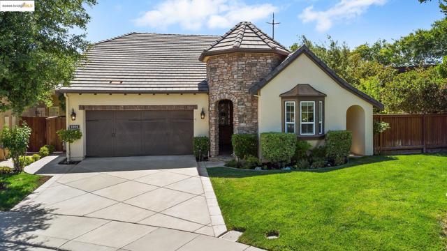 1101 Lafite Ct, Brentwood CA: https://media.crmls.org/mediaz/a45ab385-1db3-473f-be51-e7cf982467f2.jpg
