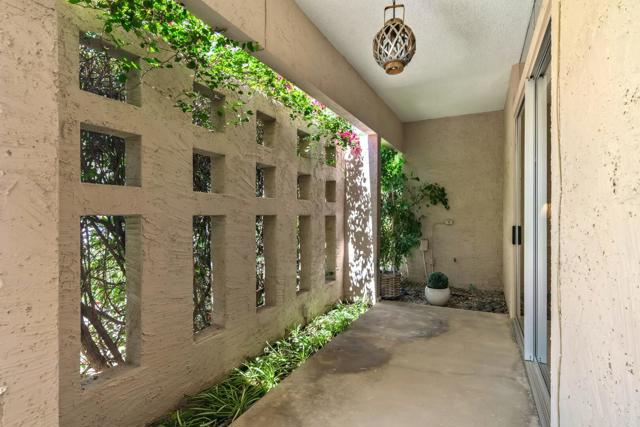 72205 El Paseo, Palm Desert CA: https://media.crmls.org/mediaz/a45b40d5-04e0-4594-a86b-2a5010a9bccc.jpg