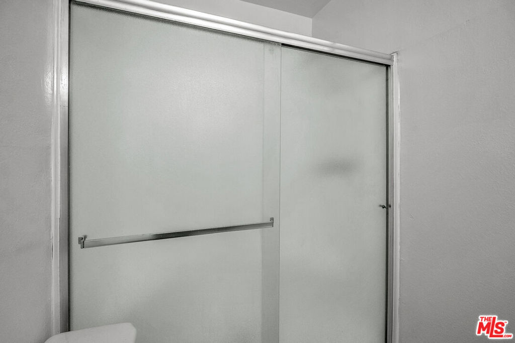 https://media.crmls.org/mediaz/a45b9333-0cfb-4101-b371-a1921c082bac.jpg?preset=X-Large