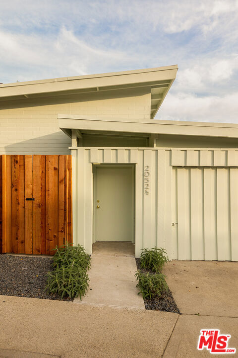 2052 Cerro Gordo Street, Los Angeles CA: https://media.crmls.org/mediaz/a45bd6ab-7d18-4a36-80a5-d51d96d4ae1b.jpg