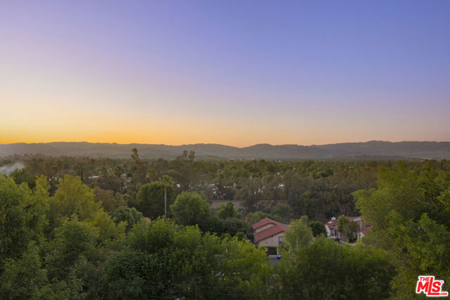 22449 Cass Avenue, Woodland Hills CA: https://media.crmls.org/mediaz/a45bff29-70f8-43ae-88b2-4714b25d12a2.jpg