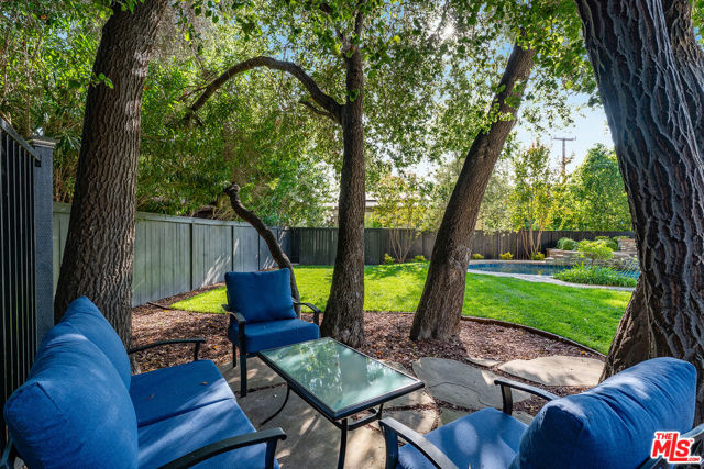 23040 Blue Bird Drive, Calabasas CA: https://media.crmls.org/mediaz/a45c7f38-9a94-41f8-a21d-ba3549202171.jpg