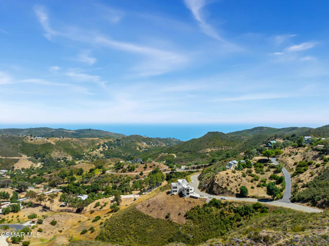 33433 Decker School Road, Malibu CA: https://media.crmls.org/mediaz/a45ca6b4-cae1-4efd-b557-a4009b49f358.jpg