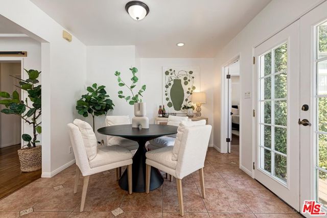 4208 Jasmine Avenue, Culver City CA: https://media.crmls.org/mediaz/a45ce92b-162d-4788-8407-65364e1e6371.jpg