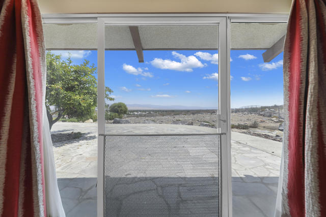 770 S La Mirada Road, Palm Springs CA: https://media.crmls.org/mediaz/a45d3fb8-3d58-4c2b-8651-87329a51b601.jpg