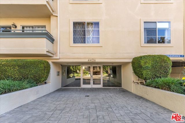 4426 VENTURA CANYON Avenue, 102 photo 4