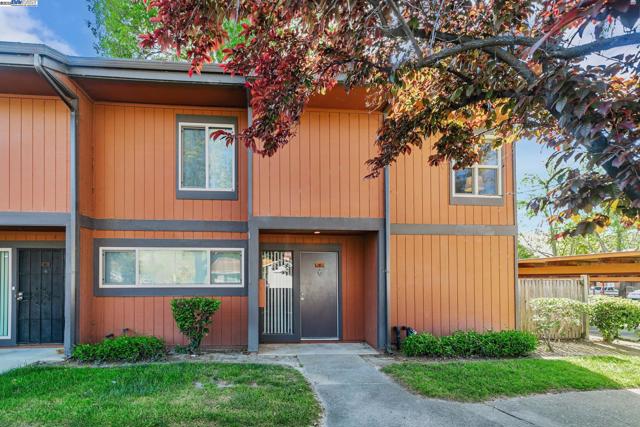38627 Cherry Ln, Fremont CA: https://media.crmls.org/mediaz/a45eadd5-c59a-46d3-bece-35618a6db021.jpg