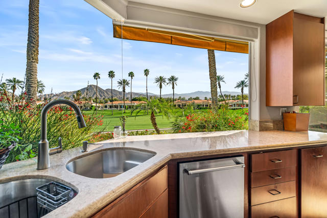 75295 St Andrews Court, Indian Wells CA: https://media.crmls.org/mediaz/a45f3a14-5140-4a2a-847f-aa6825b53294.jpg