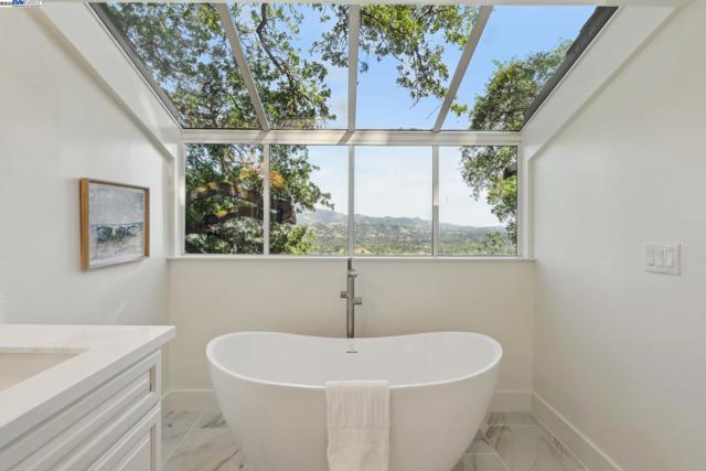 361 Castle Crest Rd, Alamo CA: https://media.crmls.org/mediaz/a45f84b3-6b1b-4d56-9d45-094d3f904b01.jpg