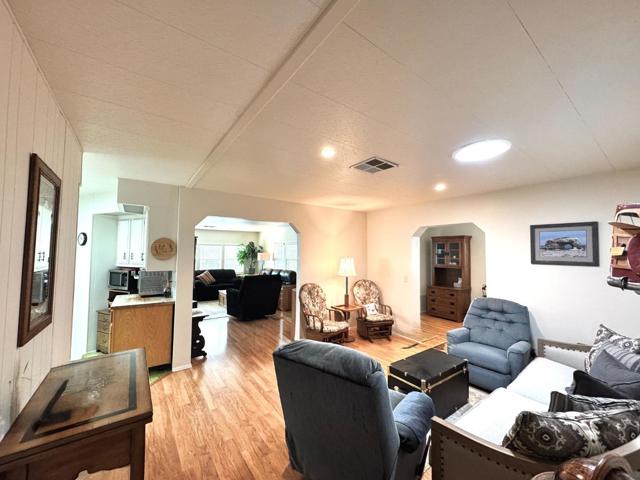 14 Driftwood Trail, Half Moon Bay CA: https://media.crmls.org/mediaz/a4600305-ca5d-4f03-9c7e-d578a40f9097.jpg