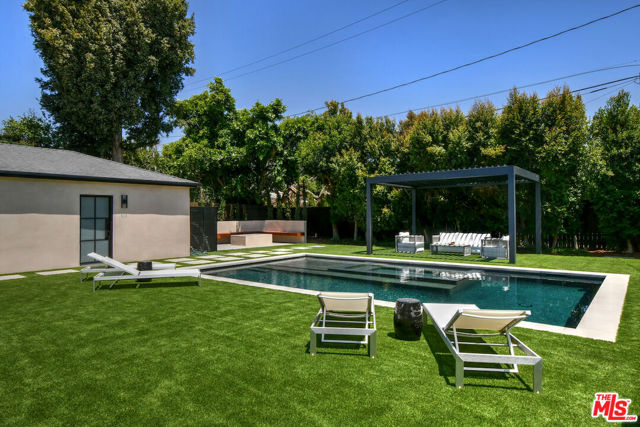 112 S Valley Street, Toluca Lake CA: https://media.crmls.org/mediaz/a460e36d-c68a-4f08-87ce-716534a46303.jpg