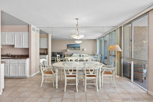 1820 Avenida Del Mundo, Coronado CA: https://media.crmls.org/mediaz/a460fb88-0145-4dc1-9e2d-e1bcf9b29a0a.jpg