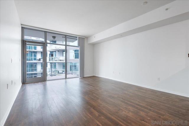 206 Park Blvd, San Diego CA: https://media.crmls.org/mediaz/a46125ac-5edc-4223-b2e9-86d23ba06530.jpg