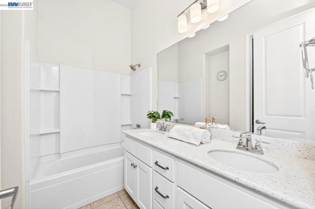 3651 Branding Iron Pl, Dublin CA: https://media.crmls.org/mediaz/a4617225-e756-4f75-89b4-cd61f0561197.jpg