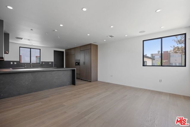 3940 Huron Avenue, Culver City CA: https://media.crmls.org/mediaz/a46231bf-ff4b-4f10-8b66-851670bc993a.jpg