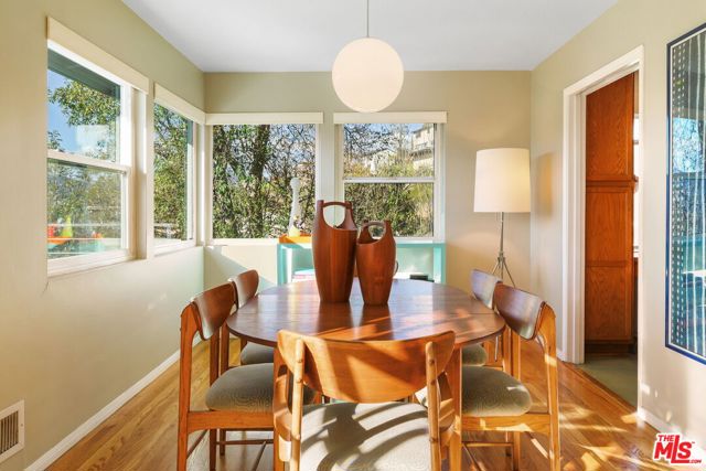 1313 Corona Drive, Glendale CA: https://media.crmls.org/mediaz/a4628b07-c558-42d6-b617-08c3af6ad756.jpg